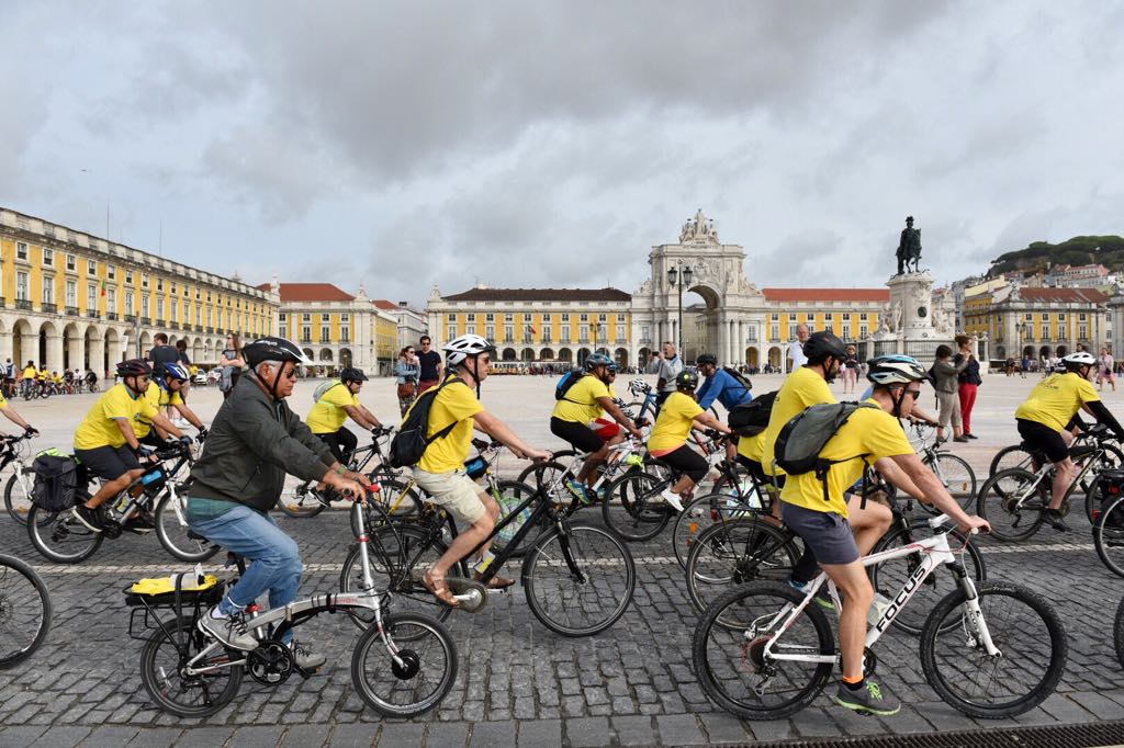 CamaraLisboa's tweet photo. No Dia Europeu sem Carros, o Bicla Fest - Lisboa Ciclável está nas ruas de #Lisboa a celebrar a mobilidade sustentável. 
#SEM2019 #mobilidade #fpcub https://t.co/5KOQVutwHE
