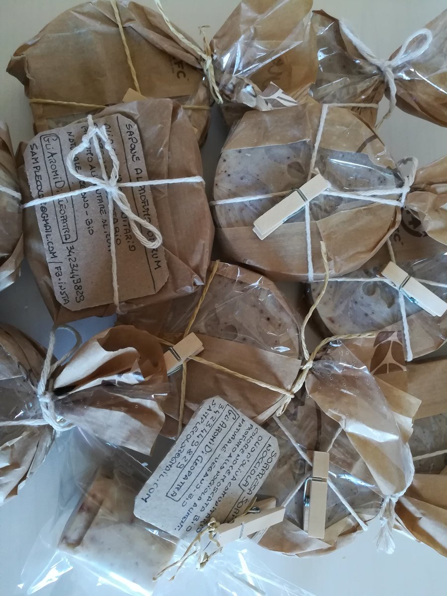 AromiGli's tweet photo. Il bellissimo packaging del sapone al rum!! Più info/more info ➡ https://t.co/A4npWIC0Cf
#Packaging #handmadesoap #handmade #soap #Vegan #natural #bio #Ecofriendly #healthylifestyle #healthcare #gliaromidicleopatra👁 #lifacciamonoi🍃 #ecologicsoap #madeinitaly #giftidea https://t.co/wTZw8nzQrX