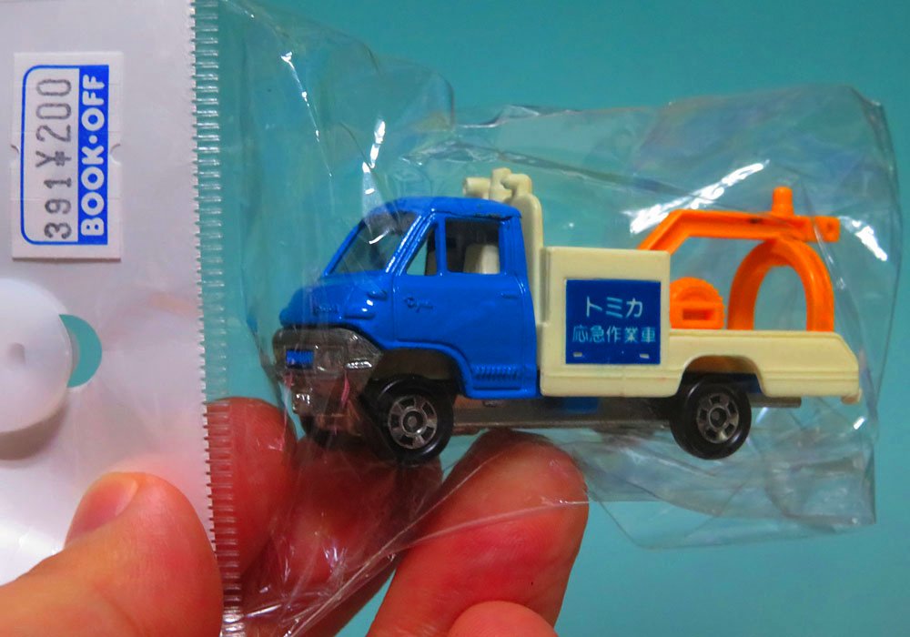 ぎぃ 初代ダイナのレッカー車 赤灯の印刷が剥げちゃったトミカミュージアムの復刻品かと思いきや まさかの日本製 フック欠品して汚れてるだけ やったぜ そのフックがなかなか入手困難ではあるけど ぎぃ 初代ダイナのレッカー車 赤灯の印刷が剥げちゃったトミカミュージアムの復刻品かと思いきや まさかの日本製 フック欠品して汚れてるだけ やったぜ そのフックがなかなか入手困難ではあるけど