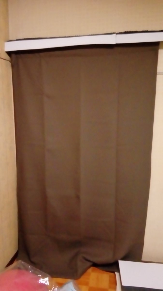 ヨヌツッ Dasd Kurairo 自作防音マイクの試作品2 スマホに向かって録音してみた感じ重要なのは密閉することらしく 顔にピッタリ密着させて息を吐く余地がないようにすると声はほぼ漏れない 防音材だけだと空気の出入りは当然あるので 声は漏れる