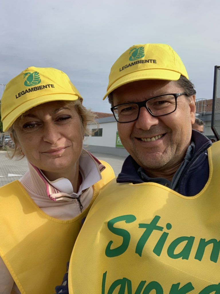 robedema1's tweet photo. #LegaAmbiemte - @puliamoilmondo1  !!!!! 
Buongiorno 
Oggi siamo a #Latisana !! 
 👍👍👍👍🥇🥇🍀🍀🍀🐬🐬 https://t.co/GdXmxjFSBh