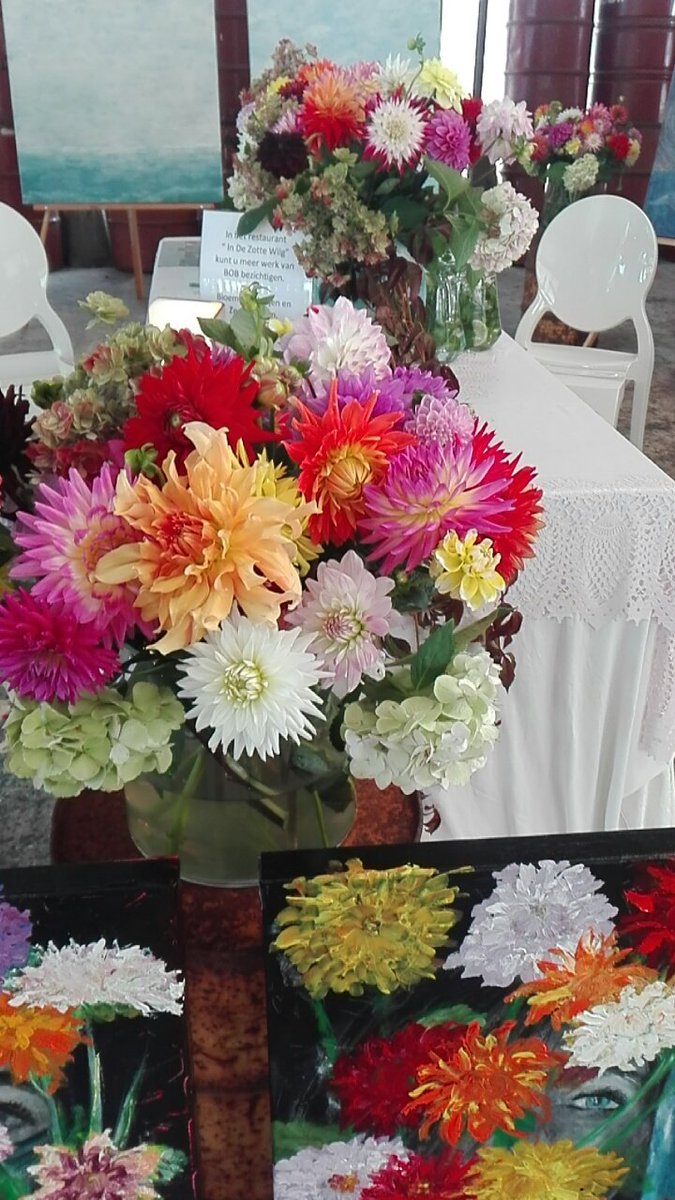 LuusCreaties's tweet photo. Kunstroute niet zonder bloemen https://t.co/2IxXdCSk1o
