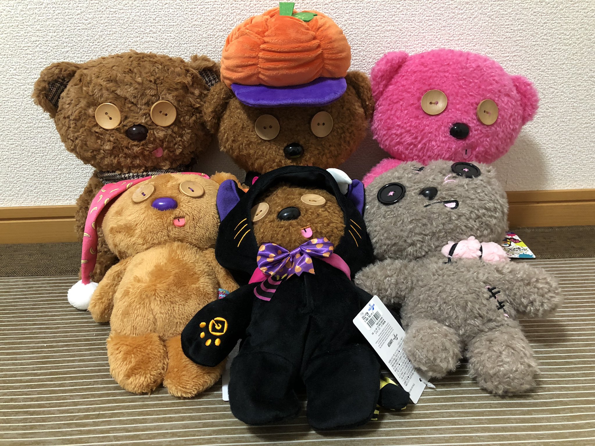 Yukimaje14 今回買ってきたハロウィンの服を着せて持ってるティムのぬいぐるみ全部並べてみたら可愛い 何これ 笑 部屋がティムだらけ ๑ ๑ Usj ユニバ ティム ティムグッズ ミニオン ミニオングッズ ハロウィン ハロウィンナイト