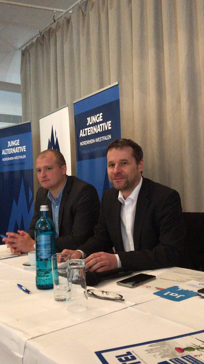 Jochen_Haug's tweet photo. Heute darf ich in Bottrop die Versammlungsleitung der @jafuernrw übernehmen. Unsere Parteijugend macht wirklich Hoffnung für die Zukunft! 😊 #AfD #JungeAlternative #JANRW https://t.co/f8DYZH4pYy