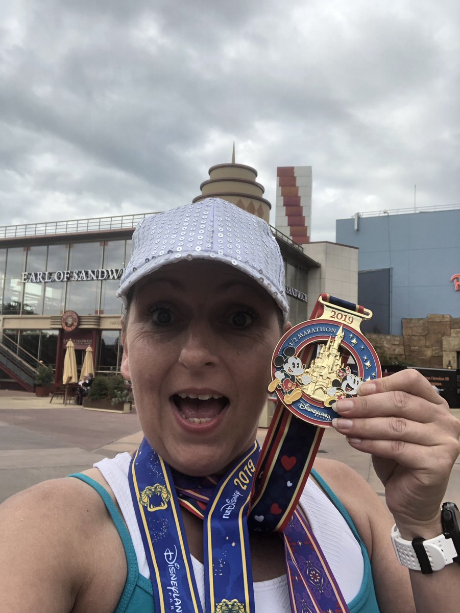 consueel's tweet photo. I Did it #MagicRunWeekend #dlrp #rundisney #RunDisney #runDisneyFrance https://t.co/r52WWsJo7q