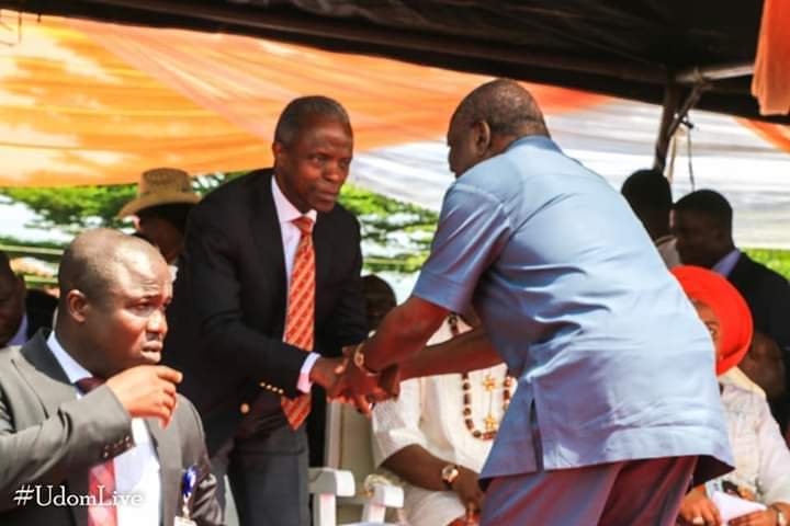ebekeng1's tweet photo. #AkwaIbomAt32
The Former Governor of Akwa Ibom State Arch. Obong Victor Attah  exchanging pleasantries with VP. @ProfOsinbajo  at the ongoing Thanksgiving Service to celebrate the Creation of Akwa Ibom State.
@aniekemefinbarr @solo4god @atiku @MBuhari https://t.co/gbjoPrlkKE