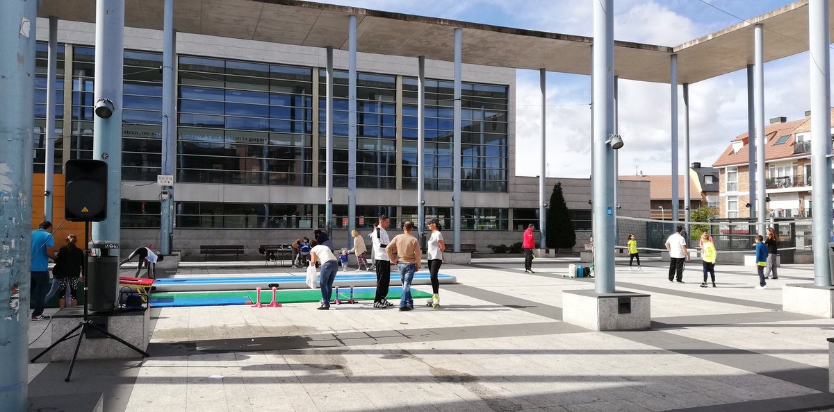 AyuntamientoCV's tweet photo. Jornadas de deporte en el calle! Te esperamos en el Ágora de la biblioteca Miguel Hernández hasta las 20h 👇⚽️🏐🏀 https://t.co/8We2qQon6e