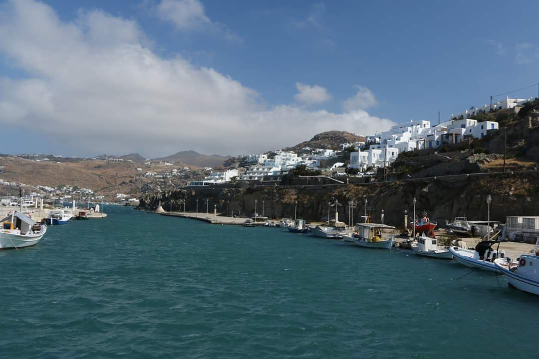 RhoRhoPhotos's tweet image. The two shots at the harbour in #mykonos just before my accident! It was so peaceful around there listening to the waves crashing over the rocks (looks calm but wasn't) #photography #rhorho #adventuresofrhorho