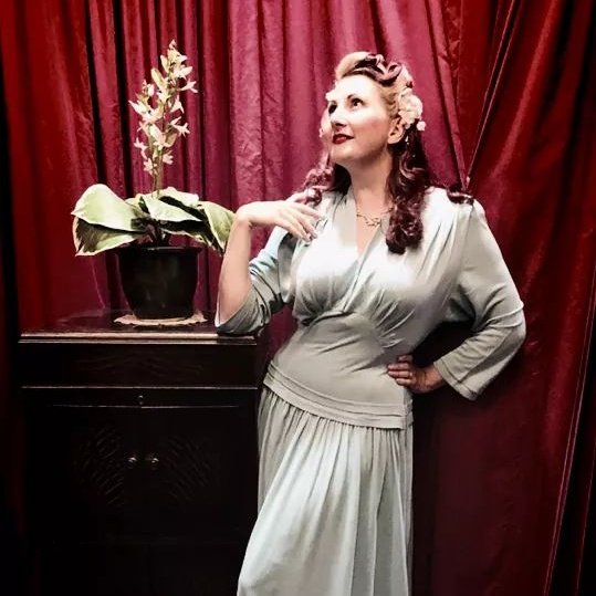LeamRegencyBall's tweet photo. Kitten von Mew will be singing music from the #1940s #worldwar2 #vintage #WW2 #blacktie #rotarygbi @LeamSpaArtGall @RotaryLeam https://t.co/wo4dH7QFhr