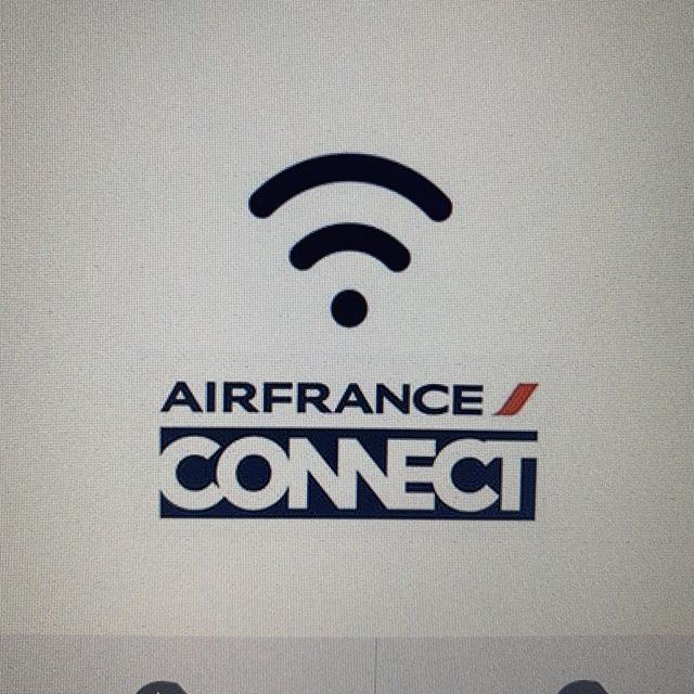 JoachimGarraud's tweet photo. Merci @airfrance pour Connect. Le Wifi revient à bord de mes soucoupes favorites destination Los Angeles. Thank you AirFrance for connect. Let’s get the WiFi back on board my favorite spaceship to @losangeles #AF072 https://t.co/sSdnmSyfJR https://t.co/56q8nA3TqA