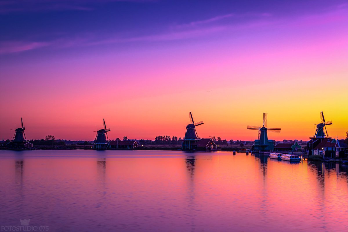 fotostudio075's tweet photo. Wat was het mooi vanmorgen vroeg!!

Zie hier een HDR-foto van de Zaanse Schans. Handmatig 5 foto's door elkaar geblend met dit als resultaat. Kleurrijk plaatje, is 't nie? 

#Fotografie #ZaanseSchans #HDR https://t.co/02LtAHUlKV