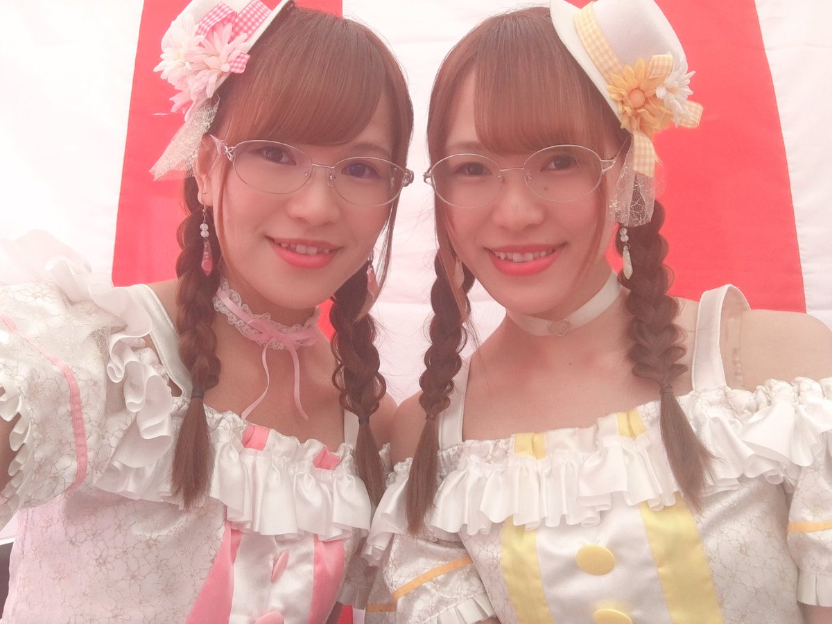 誕生日まで あと2日 2 14 双子のゆかみか 一卵性双生児 お揃っち でも 1ヶ所だけ違う部分があるよ 分かるかなぁ ガチ眼鏡 パラレルドリーム パラドリ 双子のゆかみか めごねっこ 一卵性双生児 三つ編み ハット