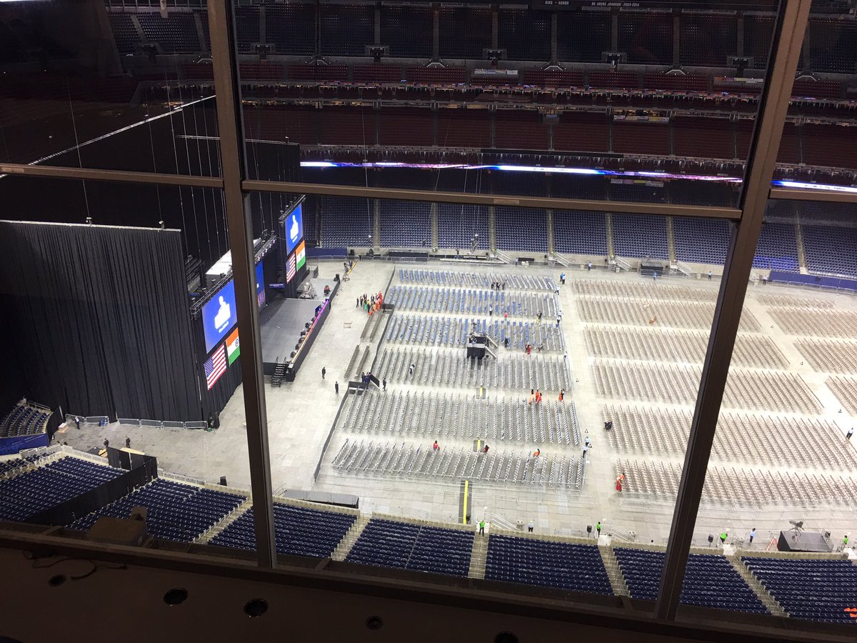 LisaGray_HouTX's tweet photo. At NRG stadium, preparation for #HelloModi. We’ll be covering it live. https://t.co/ih5DEmzcA5
