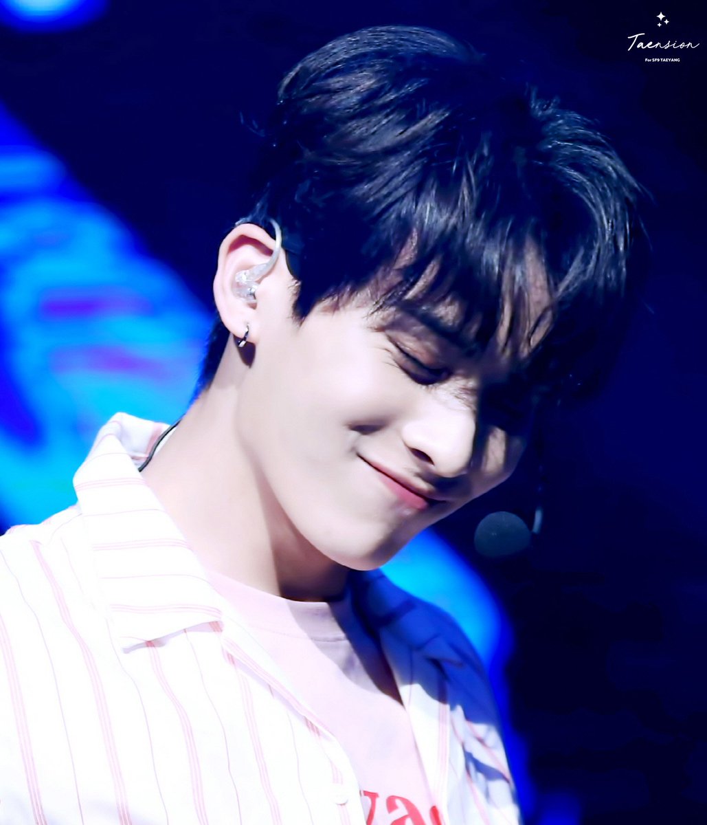 Taension97228's tweet photo. [HQ] 180922 대만 팬미팅 태양 
표정이 진짜 예뻐 
@SF9official 
#SF9, #태양, #유태양,  #TAEYANG, #テヤン, #SF9질렀어 https://t.co/sLRI5jzgWi