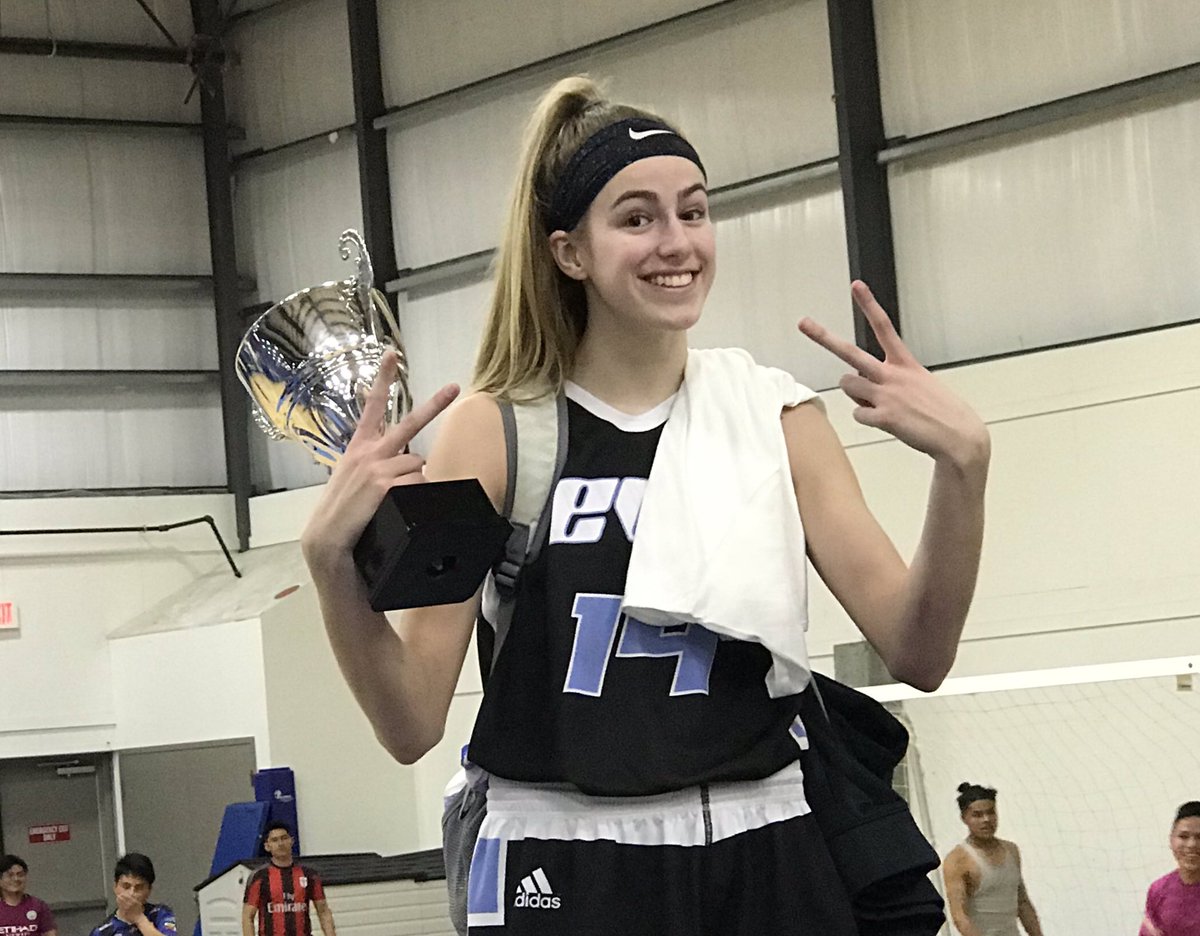 EVOHoops's tweet photo. Great unofficial for visit for Burlington MA 2021 standout Marina Callahan @M14callahan to University of New Hampshire @UNHWildcats @UNHHoops @NEC_WBB @SelectEventsGB @NEGRecruiting @InsiderExposure @3Stripewbb @Burlingtonhoop @BHS_GBB #evolutionmade #familyon3 #GoUNH https://t.co/OebVOtSFxH