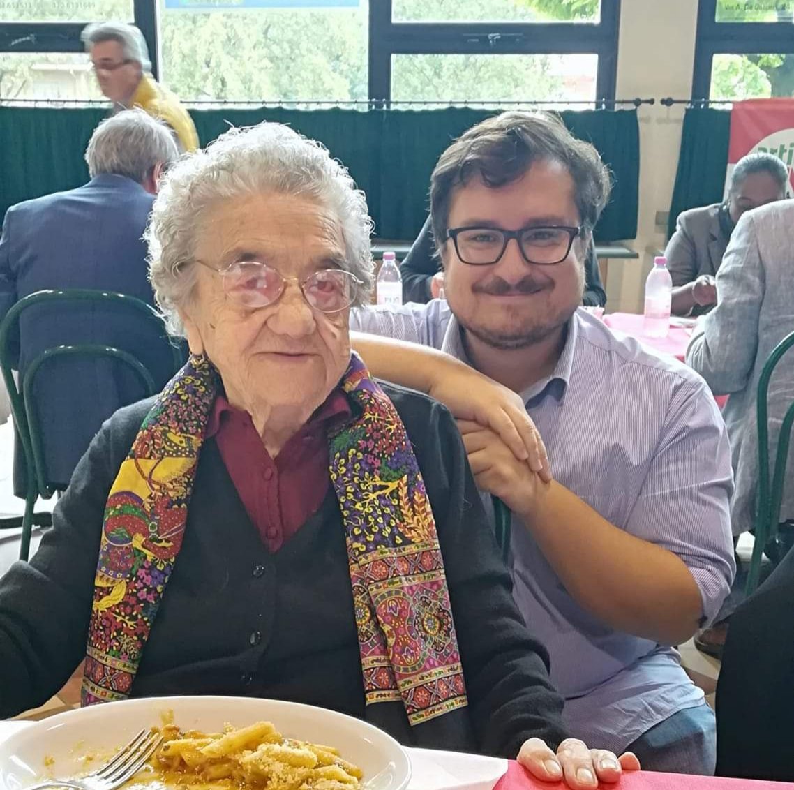 LanfrancodeF's tweet photo. Al Ministro @robersperanza
la nostra splendida militante 104enne Elde da Campagnola Emilia. @articoloUnoMDP fa bene alla salute! @Arturo_Scotto @baraldi_paola https://t.co/fcSx2OxThZ