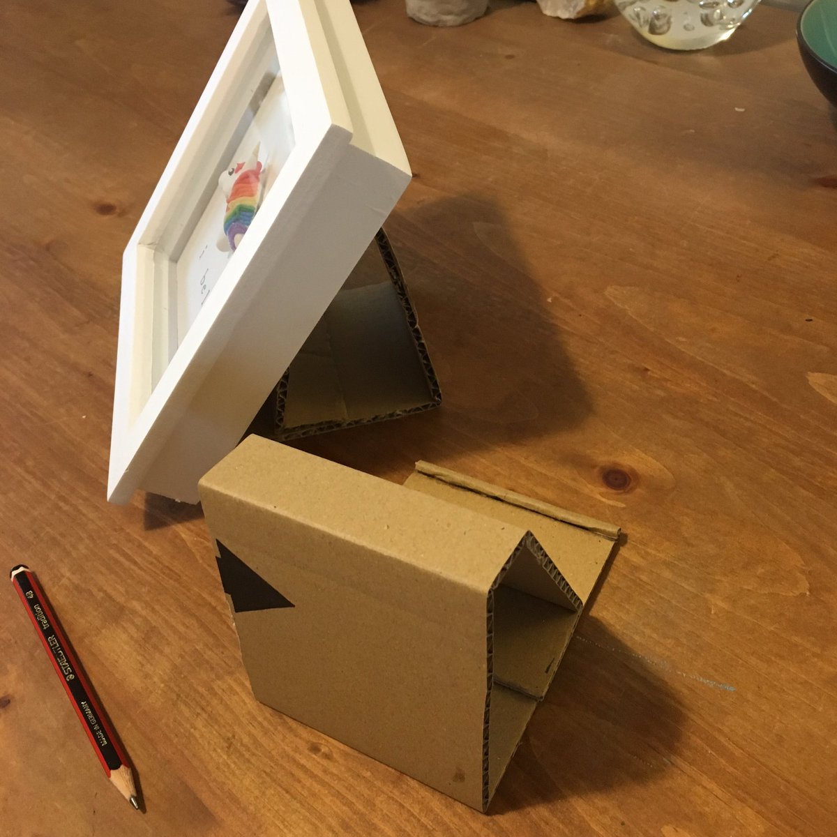 Mimideeart's tweet photo. Doing my bit this morning.

I’m recycling cardboard boxes into frame stands for some upcoming craft fairs.. 

#Recycle ♻️ #reuse https://t.co/A2rLWGbTXD