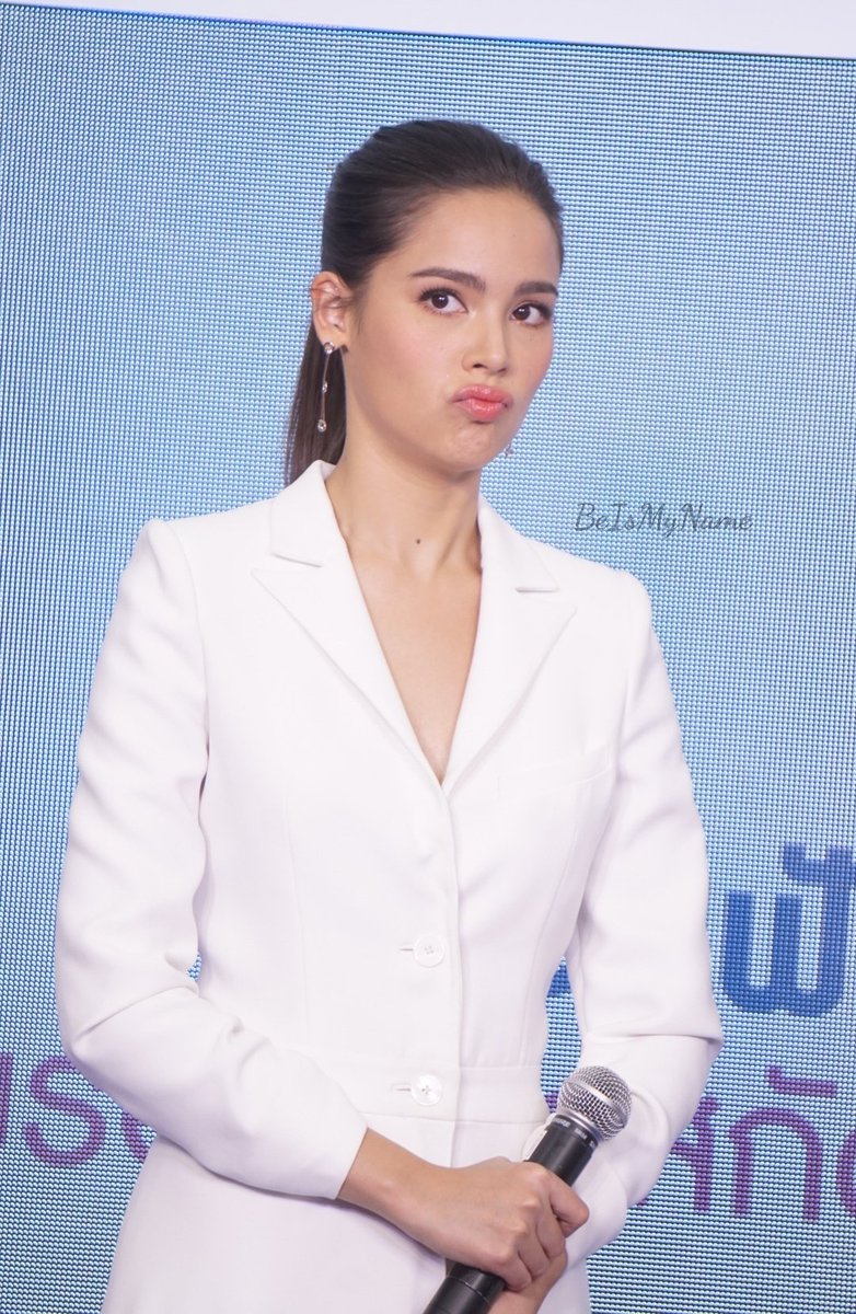 justbemyself_19's tweet photo. อาการมันเป็นยังไง ไหนเล่ามาซิหนู 😂😂😂 #ญาญ่า #SparkleSensitive #urassayas https://t.co/tsvDmZx8AV
