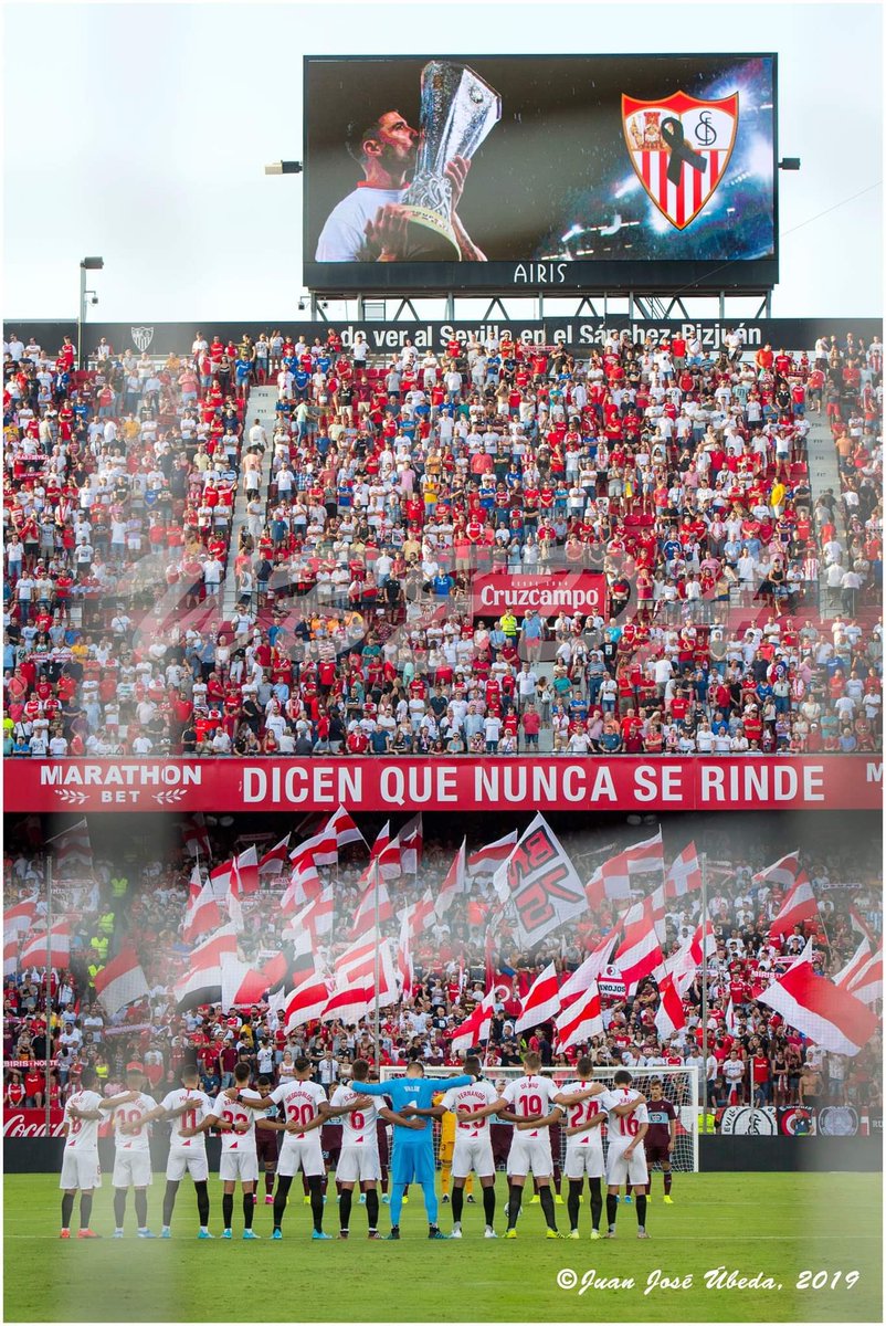 leonsfdo's tweet photo. Me acabo de enterar que hay partido hoy en Nervion.....igual voy 😉
11 contra 11....ahí estamos iguales
Pero los otros 45.000, tenemos que marcar la diferencia!!!!
A rompernos la garganta animando a los nuestros...Forza SFC!!!
Va por ti Jose, va por ti Antonio y va por ti Alexis https://t.co/fXGRzPZq8k