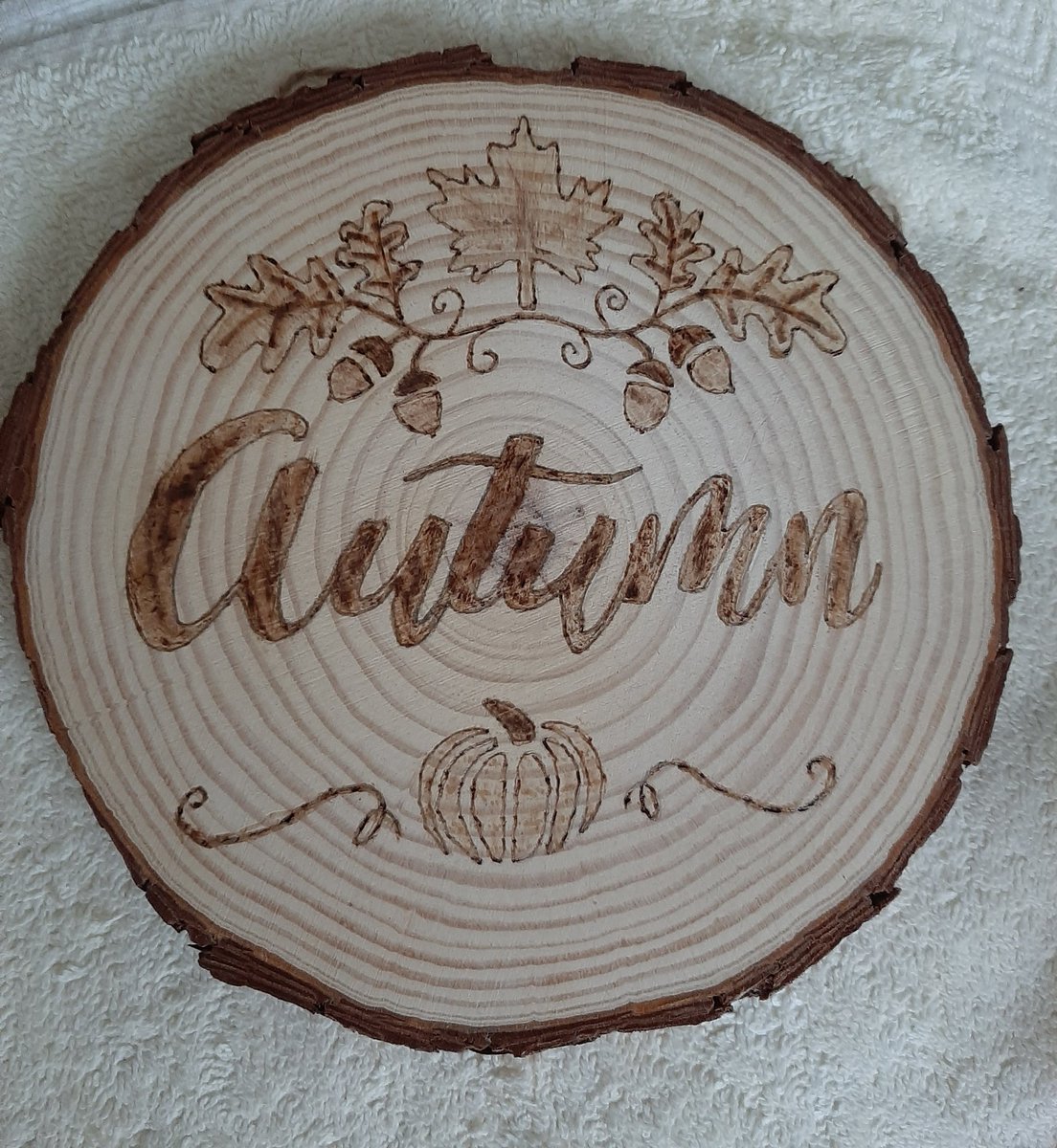 TinkonBrink's tweet photo. Slowly getting there... #pyrography #woodburning #craftycraft 🔥🍁 https://t.co/N26nlxWm1h