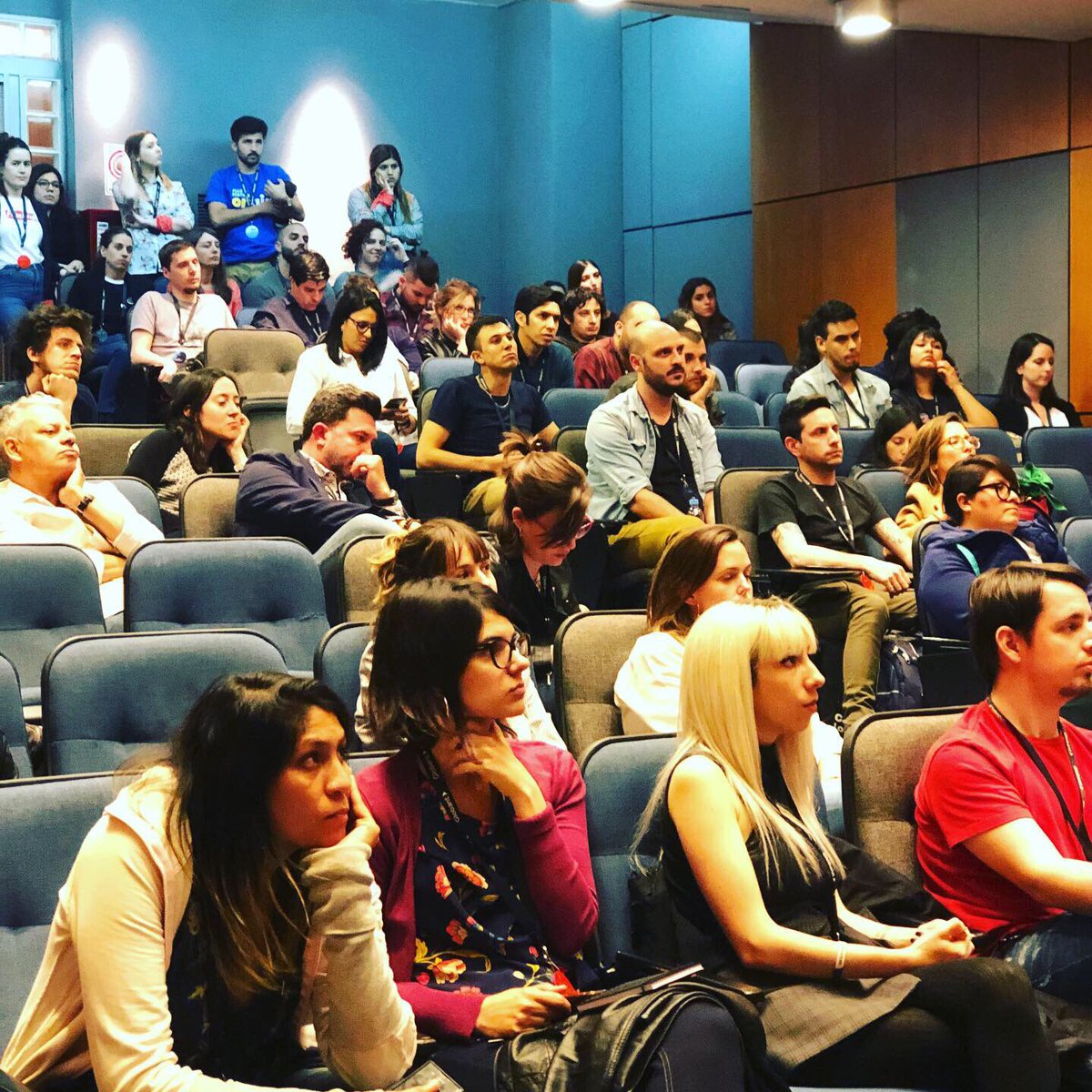verotraynor's tweet photo. “Encontrar una problemática fértil que pueda ser solucionada y resignificada desde el producto (...) Iterar para co-crear como en una obra de teatro que sale a escena y se mejora cada fecha” Carolina Cóppoli  

@ChacharaPodcast | #DXSCon 🙏donde fuimos sponsors con @punto_lab 🥳 https://t.co/181xbO6zMa