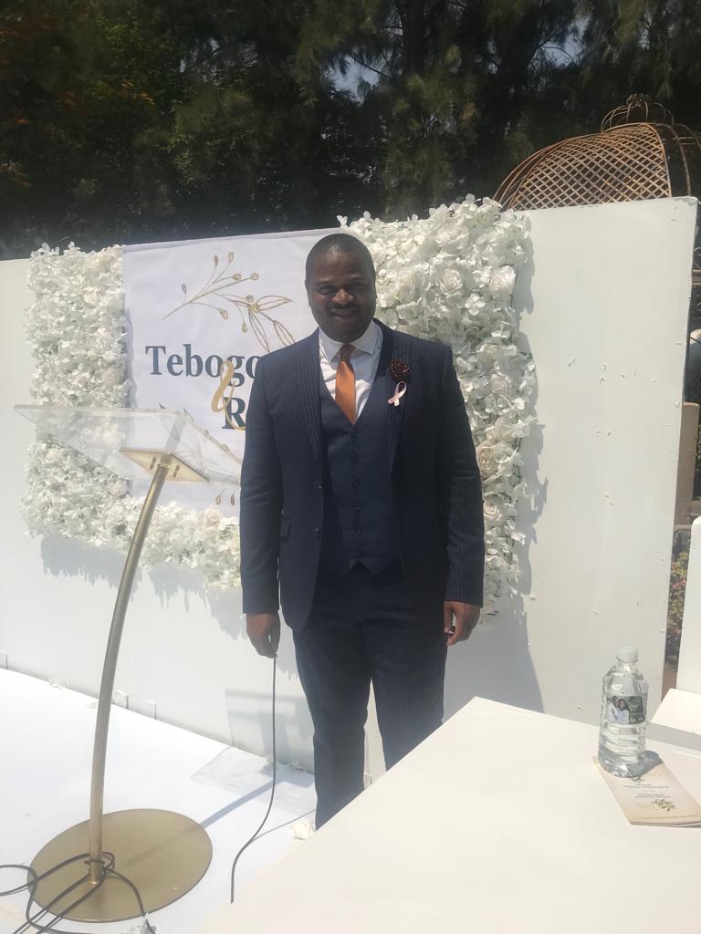 SebasaMogale's tweet photo. #Yesterdaythings. What I know best. What brings bread to my wife & kids' table. My passion. #MCDuties @meketecountrylodge Polokwane. Glory unto my Creator. https://t.co/VpkyB6QtjC