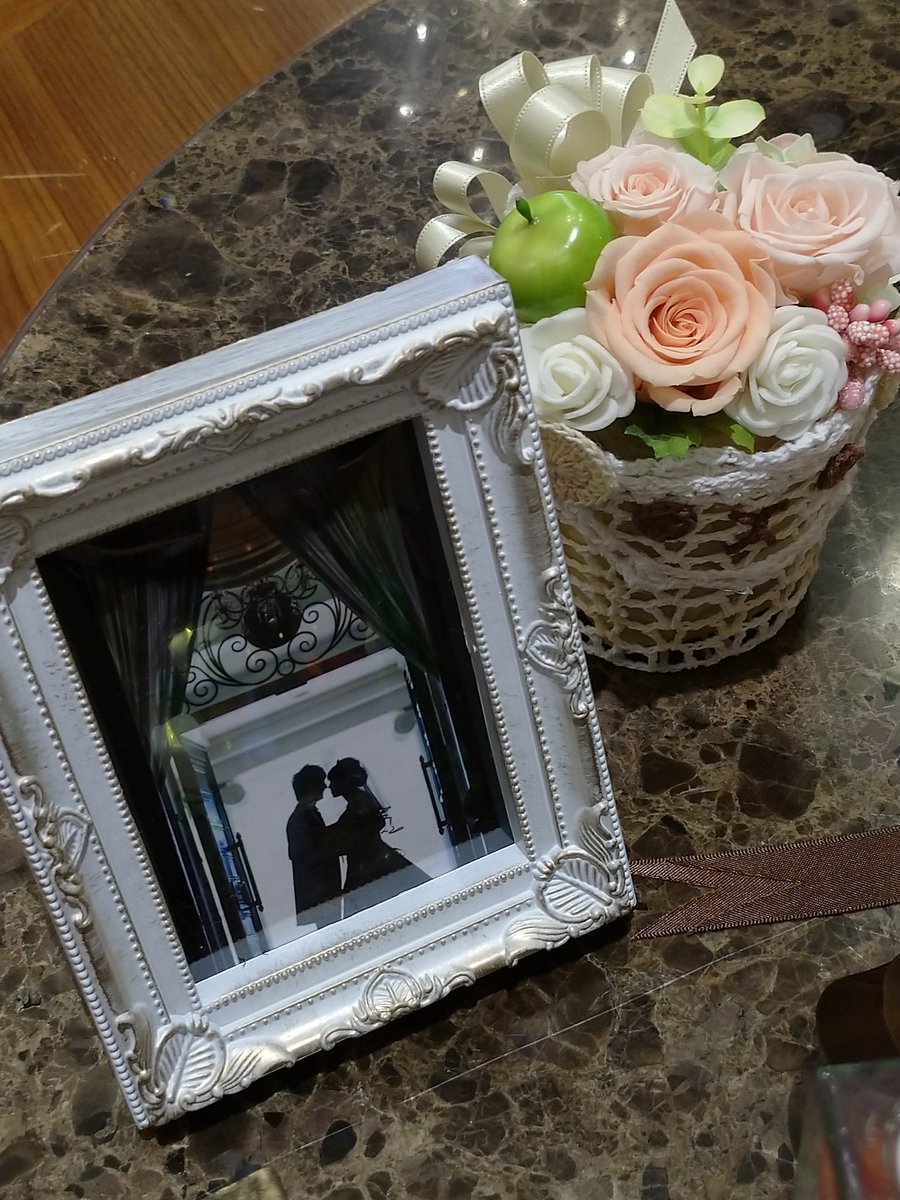 ひろちゃん お疲れ様でした 今日は姪の誕生日 結婚式 おめでとうとありがとうの言葉 伝わる素敵な式で新郎さんから 新婦へ40本の薔薇を送り花言葉 真実の愛 感動しました 人生最高の幸せな瞬間 繋がりに感謝 有難う いつまでもお幸せに ひろちゃん お疲れ様でした 今日は姪の誕生日 結婚式 おめでとうとありがとうの言葉 伝わる素敵な式で新郎さんから 新婦へ40本の薔薇を送り花言葉 真実の愛 感動しました 人生最高の幸せな瞬間 繋がりに感謝 有難う いつまでもお幸せに