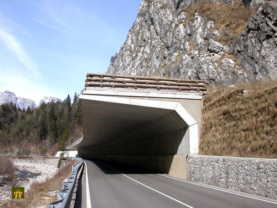 saintloyal's tweet image. Barrera contra desprendimientos de roca. 

(Vía Highway Engineering)