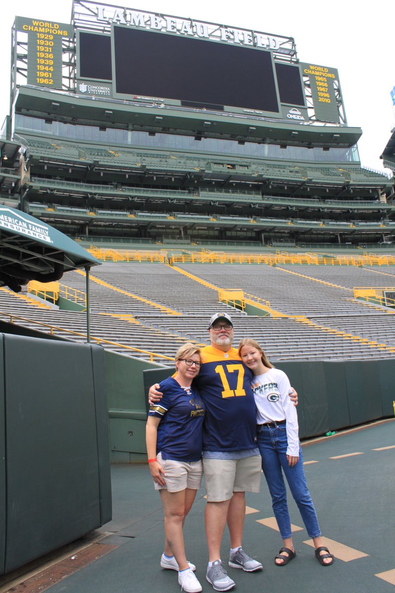 Jennifer_Lester's tweet photo. About to wake up the fam to get ready for our first #Packers game in Green Bay.   Feels a lot like Christmas morning 😜 #TailgatingTime https://t.co/ETaLaQbr6p