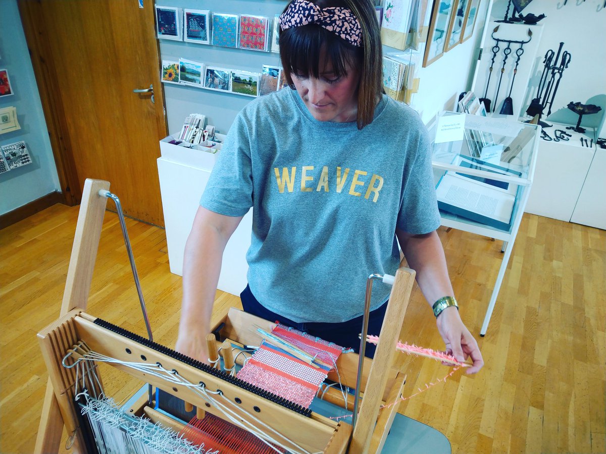 MakersWales's tweet photo. #Weaver in action!
Laura Thomas demonstrating in the gallery today! 
#weavinginprogress #weaving #weavertshirt #loomweaving #makersmaking #learnaboutcraft #craftinaction #makerswales #craftdemonstration #craft @visitcardiff @VisitCardiffBay @HeritageFundUK @HeritageFundCYM https://t.co/Rv63yzcmXK