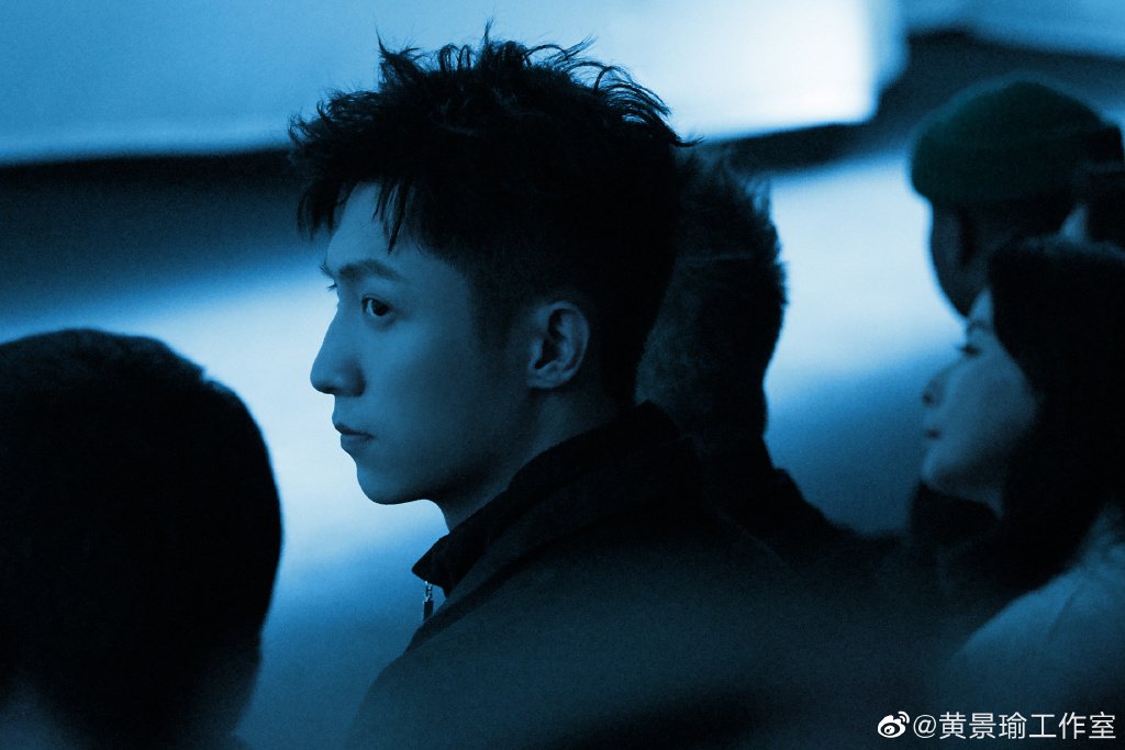 TrendingWeibo's tweet photo. #HuangJingyu steps out at the FILA S/S 2020 show @ Milan Fashion Week.

#JohnnyHuang #黄景瑜 https://t.co/QMB80rIVzv
