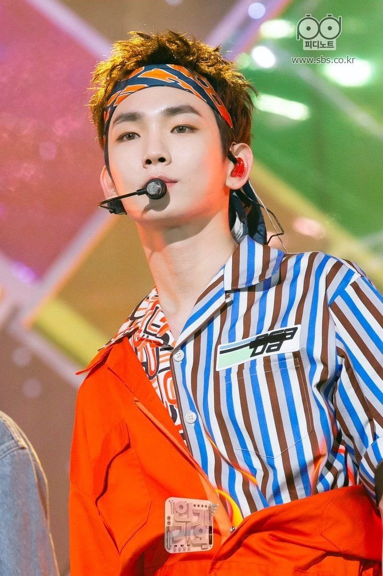 loves5HINee's tweet photo. Happy Birthday, Key! ☺️🎂
#9월의빛_기범아_생일축하해
#HappyFreaKeyDay https://t.co/YJ2DfFAVob