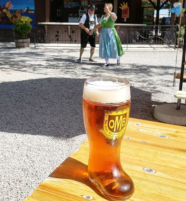 LoopCharlotte's tweet photo. 🍻 Last day of Mecktoberfest at @oldemeckbrew Check out the Das Boot. Worth the $20? Includes 1 liter of beer. #loopcharlotte #clt #charlottenc #charlotte #qc #queencity #loopclt #eatdrinkclt #finickylady #feedmecharlotte #eatsofclt #eatworkplay #char… https://t.co/gnjGXFRdTX https://t.co/EA9T9k5LcZ