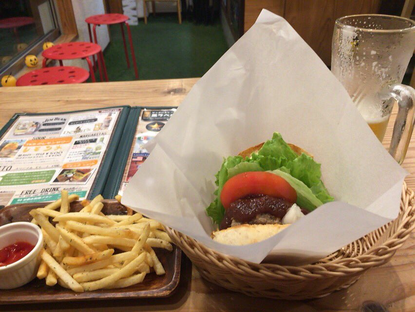 isaking2013's tweet photo. 佐賀の武雄温泉街にあったハンバーガー屋さん☆ 佐世保バーガーも美味いけど、武雄バーガー、バランスが素晴らしく美味しかったなぁ〜 佐賀武雄に来たら是非!!
#TKBAWARDS #武雄バーガー https://t.co/D8ahuq0LC5