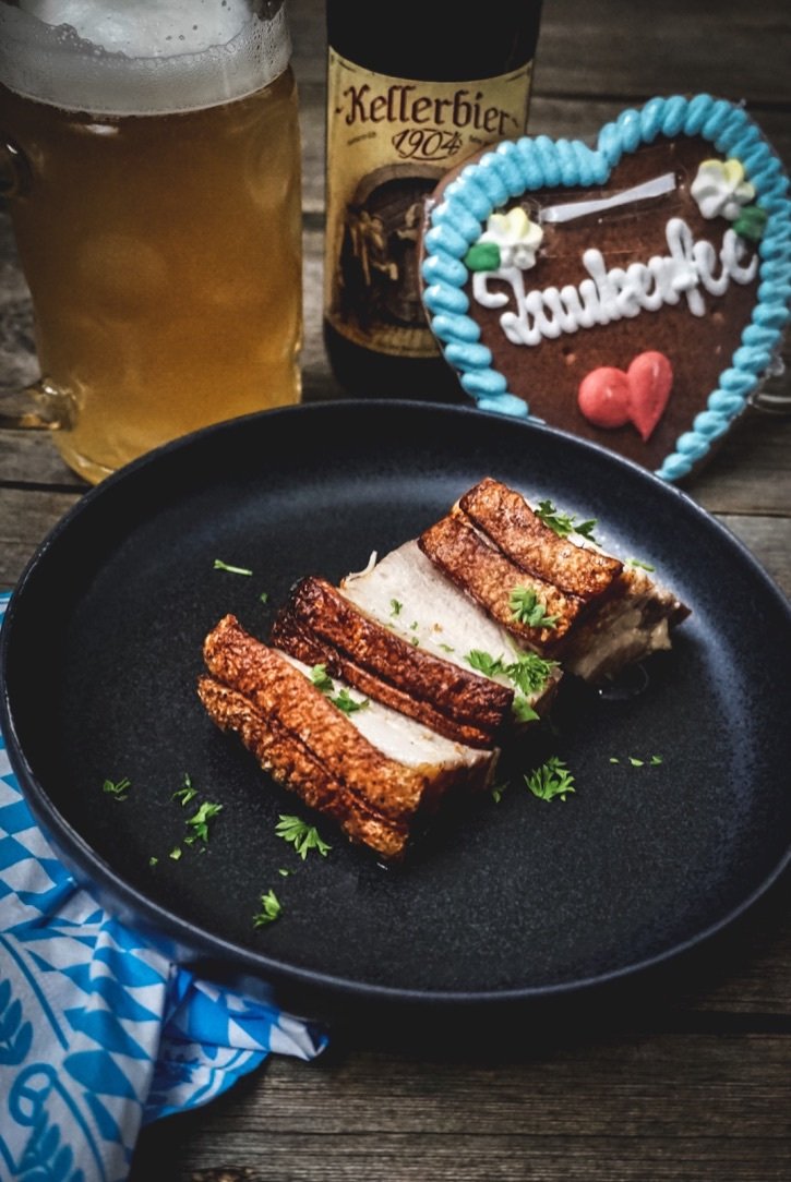 JohnDavisRMV's tweet photo. Part II of my Oktoberfest Food Recipes. German "Krustenbraten" &amp; Dark beer Sauce (Pork roast with crackling). Perfect for your Sunday Dinner https://t.co/GDpnNfNcWD https://t.co/l66Q20CFVd