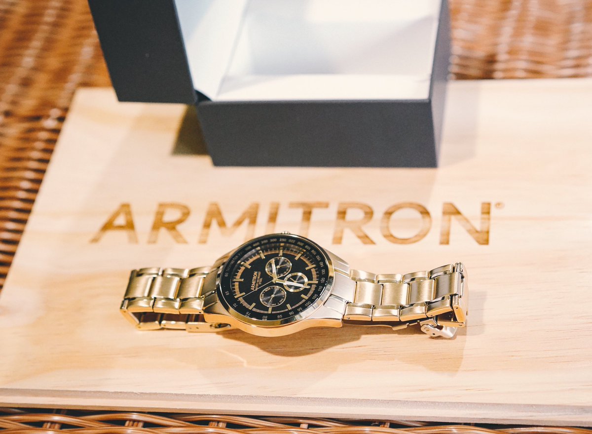 HFoxsip9tb's tweet photo. แนะนำนาฬิกาแบรนด์ Armitron สัญชาติอเมริกา เหมาะสำหรับทุกเพศทุกวัย ใส่แล้วดูหรูหรา ที่สำคัญราคาสามารถจับต้องได้คุ้มค่ามาก มีหลายสไตล์ให้เลือกเยอะมาก และยังมีขายออนไลน์แบบ Exclusive บน Shopee ภายในสัปดาห์แรกของต้นเดือนตุลาคมนี้อีกด้วย
#OneWatchManyFaces #ShopeeTH https://t.co/EyDfAy57Fd