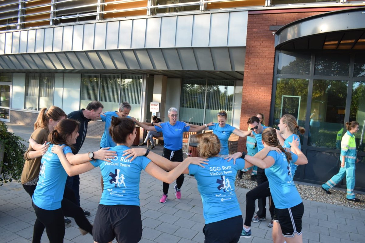 jacquelinedries's tweet photo. JDBAMFIT heeft weer een jaartje de trainingen mogen verzorgen voor de toppers van het SGO TEAM VIECURI VENLO.
Gisteren begon de run van 2019.
Om 8.15 begonnen met verzorgen van een w-up voor het team en erna als deelnemer mee in de estafette run naar Heerlen. 👍🏃‍♂️🚴‍♀️😂✅ https://t.co/mT27d5yL4p