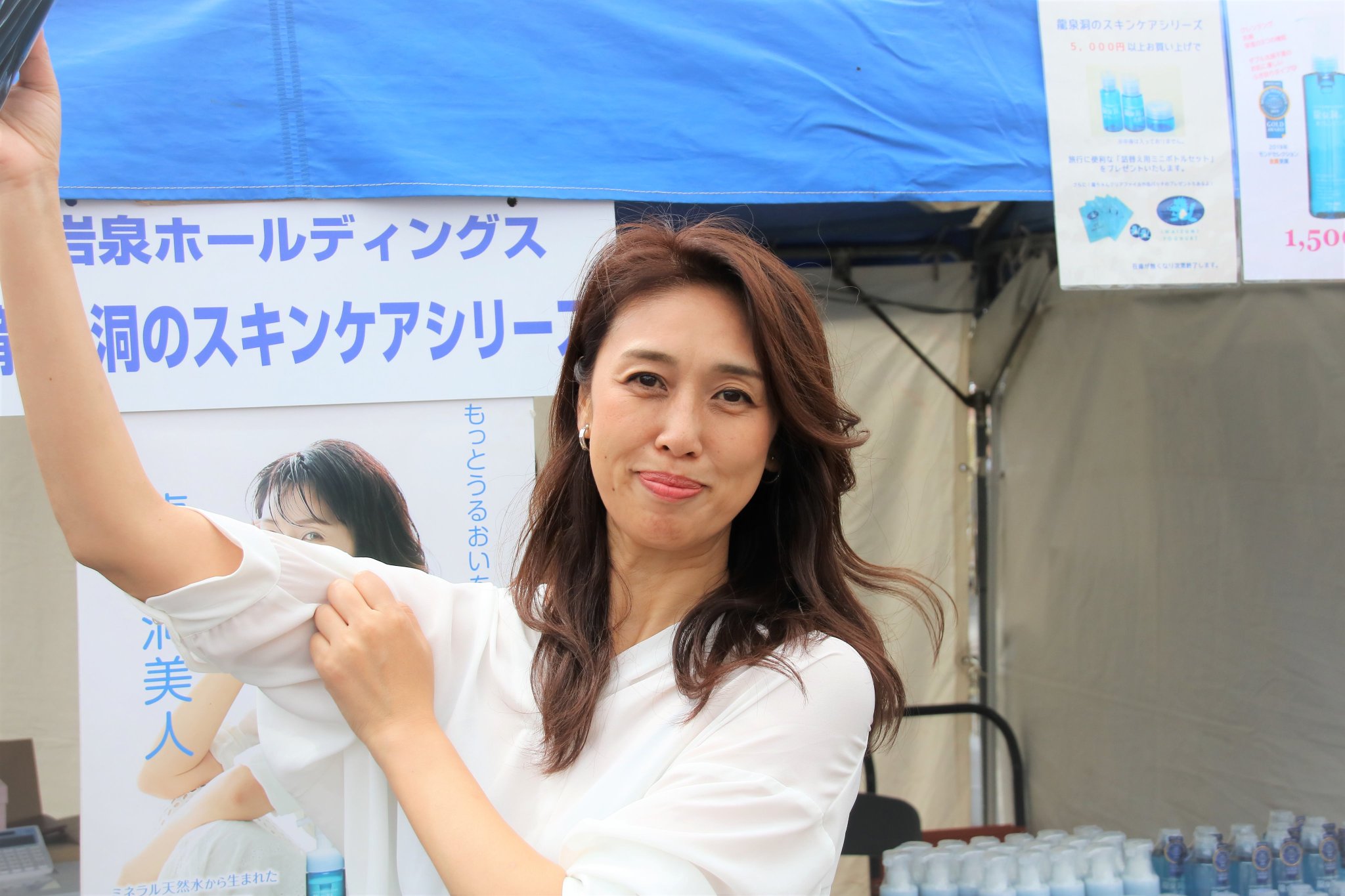 やまいわけん 19 09 14 岩手県滝沢市 アピオ Ibcまつり 14 タレントでモデルの中村英子さん なんと 3年連続で撮らせて頂いてます ありがとうございます 龍泉洞のスキンケアのブースにて
