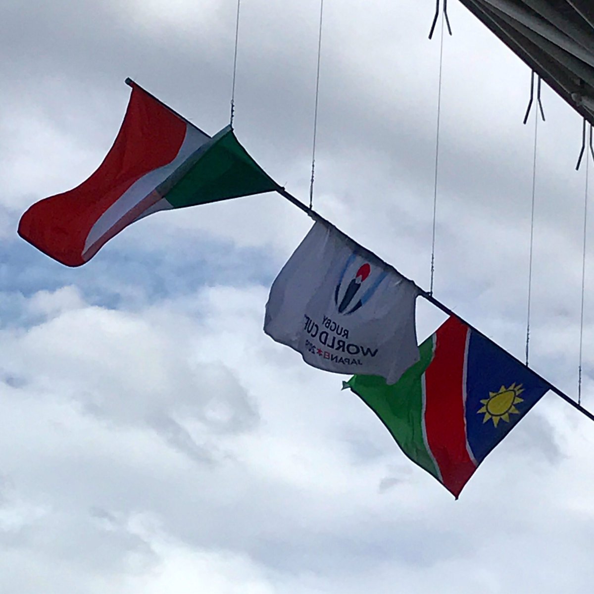 大内幹男 오우치 미키오 Ouchi Mikio Rwc旗をはさんでたなびくイタリア国旗とナミビア国旗 自分は子供の頃から万国旗のはためく光景というのが病的好きなのだけど それはたぶん 70年の大阪万博のかすかな記憶と ウルトラマン ウルトラセブン