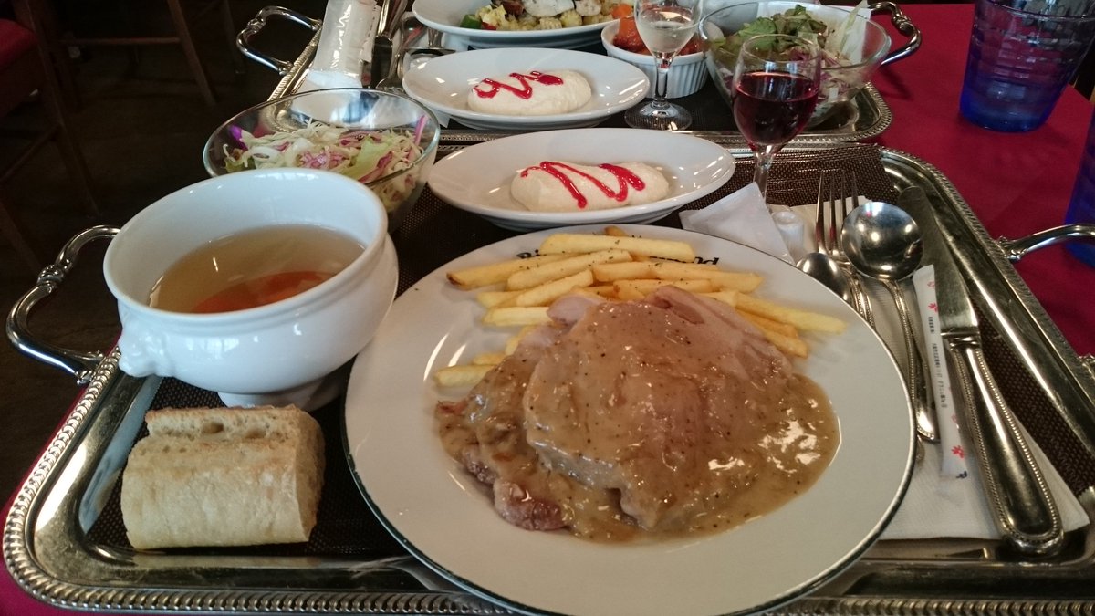_nakako's tweet photo. ハチ公🐶で待ち合わせ、食前酒が出る素敵なお店でランチ✨、そしてタピる…遂にタピってしまった。シャレオツ女子的な一日は大変楽しかったです。 https://t.co/bdeqnCIUkZ