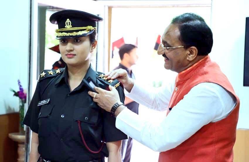 DrRPNishank's tweet photo. ईश्वर से मिला सबसे कीमती उपहार है बेटियां, मेरी बेटियां मेरा गर्व है, मेरा अभिमान है। 
आज बेटियां किसी भी क्षेत्र में पुरुषों से कम नहीं है, हमारा फर्ज है कि हम अपनी बेटियों को बेटों के बराबर शिक्षा दिलाने का कार्य करें।
देश की सभी बेटियों को अंनत शुभकामनाएं ।
#DaughtersDay2019 https://t.co/o9BRfl9Nex