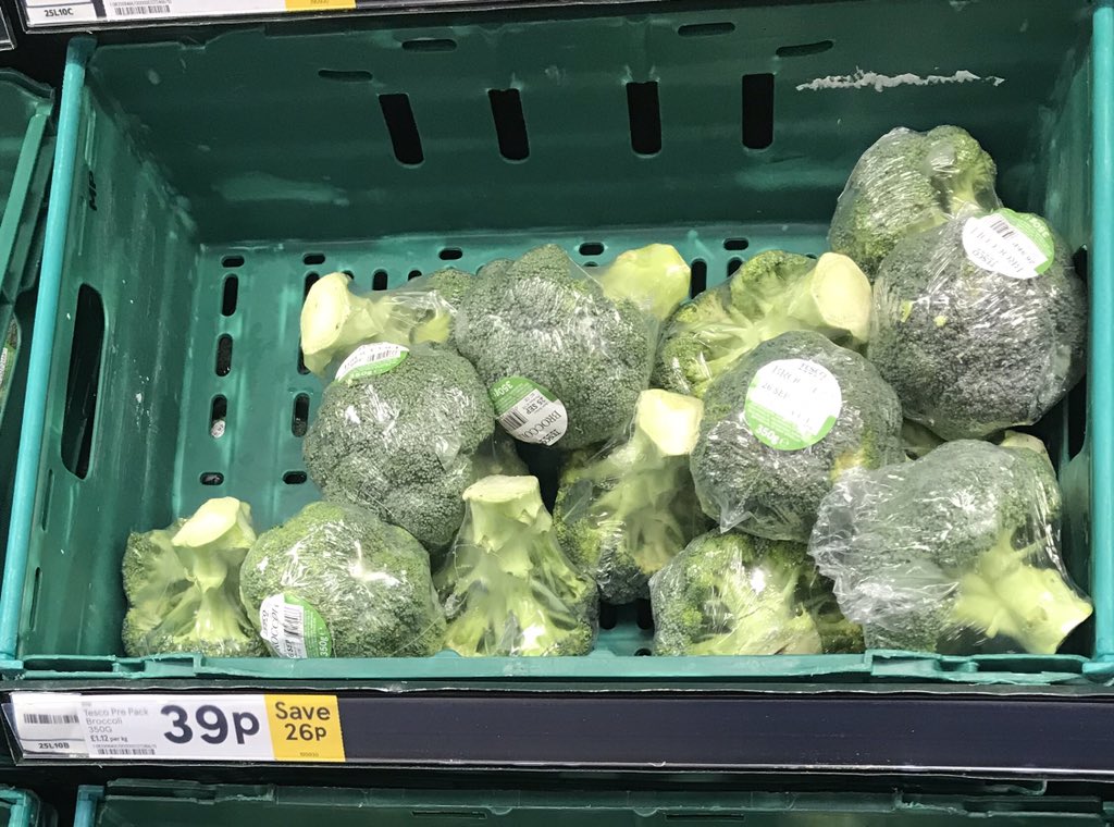 SophBartlett_YF's tweet photo. @Tesco really disappointing to see you have only discounted your plastic wrapped broccoli 🥦🥦
Not helping people to make #environmentallyfriendly decisions when it’s more expensive to buy without plastic! #climatechange #plasticfree https://t.co/nRYkKDqvJS