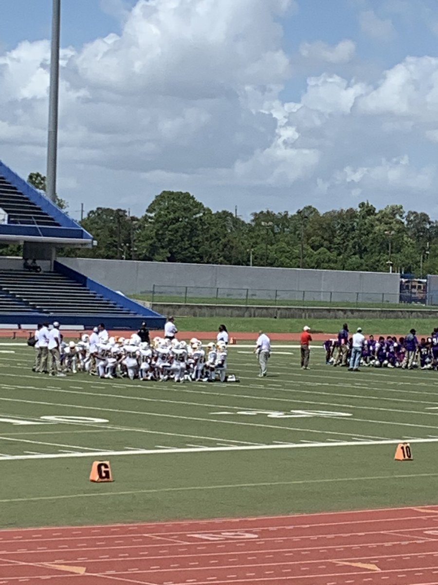 rpena3kr's tweet photo. Shout out to My Boys! 41 to 34. Yes! We won! Big shout out to the Girls Volleyball teams also! They took over and won! #BuffBuilt and taking over Barnett. Loving the Milby Pride! 💙💛if your not a #Buff, you wouldn’t know! https://t.co/bavT7p7WMY