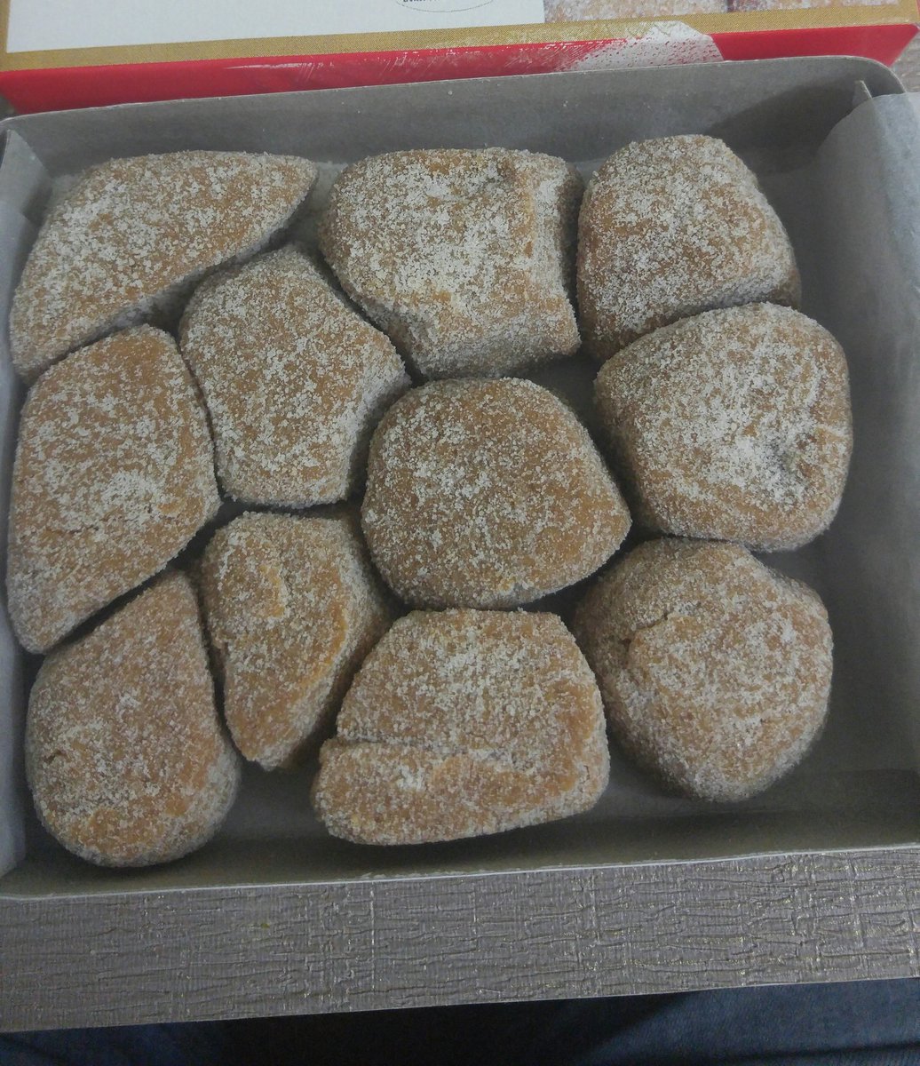 Pedha originated in UP & Babusingh Thakur brought this sweet to Dharwad. His family migrated from Unnao in UP to Dharwad after plague a broke out in early 19th Century.To this day, people queue up early in the morning outside the Line Bazaar outlet in Dharwad to buy pedhas.