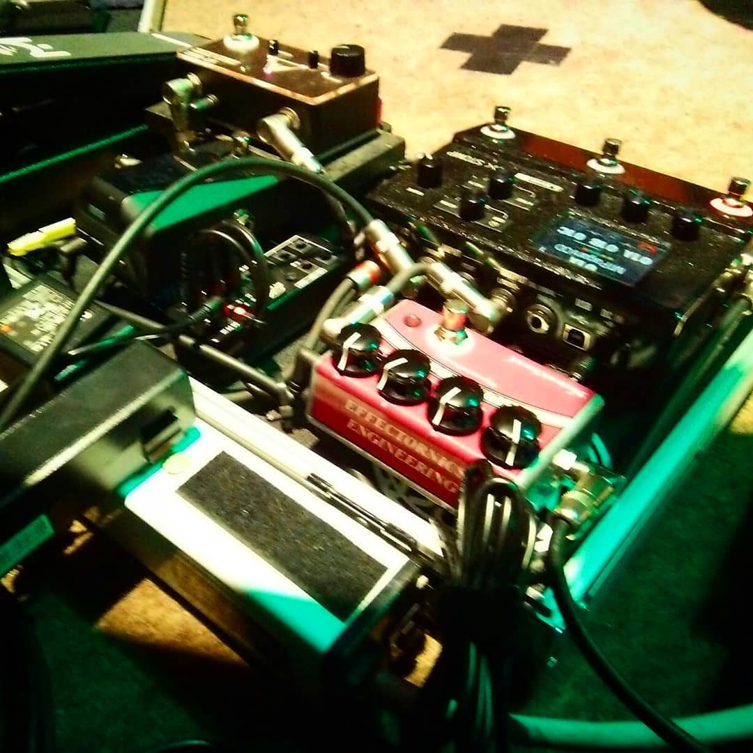 EFFECTORNICS's tweet photo. 今日の現場はこちら。
葉加瀬太郎さんのコンサートツアー大阪公演でフェスティバルホールにお邪魔しました。
川崎哲平さんのウッドベースとチェロの柏木広樹さんには新作の【 #BassFlavor 】が、田中義人さんのギターには【 #MagicalForce 】が導入されてのステージです。
https://t.co/yEtEB2iMIS https://t.co/obCfg14u0q