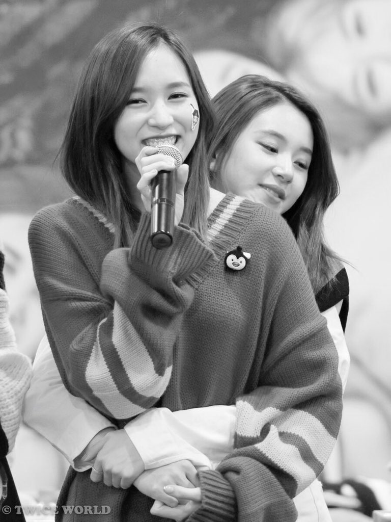 MinariChaeng8's tweet photo. #Michaeng AU
Part2
“She was my skater girl”

Chaeyoung’s fans believe that she haven’t gotten over her ex. No matter what genre it may be, it only tells one story. A story about a ballerina who captured her heart. https://t.co/jWxx0PT03l