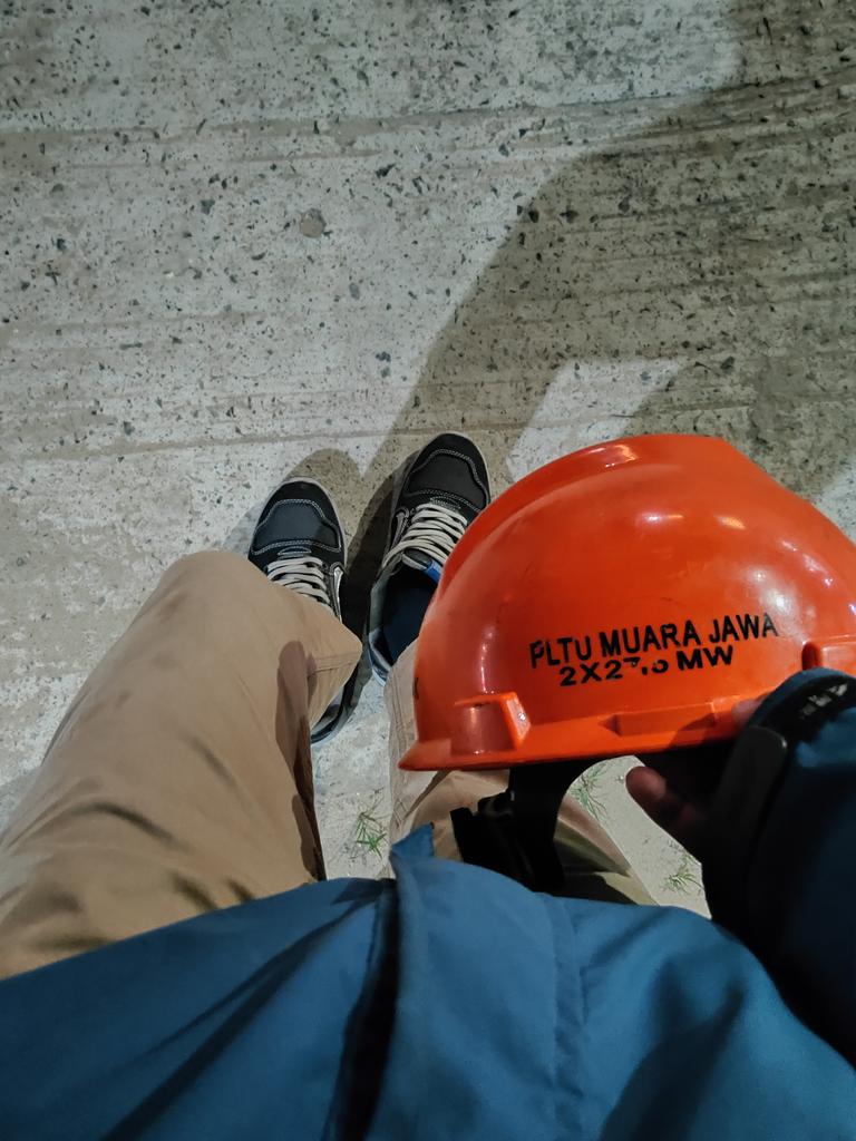 ana_muslim165's tweet photo. Aku keluar hanya sebentar tuk mengemban sebuah tugas, kamu tak usah khawatir aku akan pulang ~
#ShiftMalam https://t.co/xn6EfAKWLg