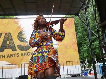 ChiFLAE's tweet photo. Had a great time celebrating Chicago’s creative youth at the second annual #YASfest in Millennium Park — presented by @ChicagoDCASE and @Allstate. If you loved YAS! Fest, you won’t want to miss the @YOUmediaChicago 10th Anniversary Block Party next Saturday 9/28, 1-7 PM. https://t.co/o2xB4rQZms