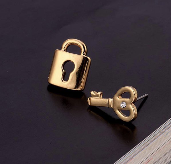 SepetciTanya's tweet photo. key &amp; lock stud earrings 
ETSY LINK IN BIO
#studs #feelalive #earrings #instajewelry #jewelrygram #jewelry #earringstyle #trendingjewelry #jewelrygoals #jewelryonetsy #keyandlock  #destinationjewellery #shoppingaddict #unisex #casual #fashionjewelry #shoppingonline https://t.co/sJVMFUn87r