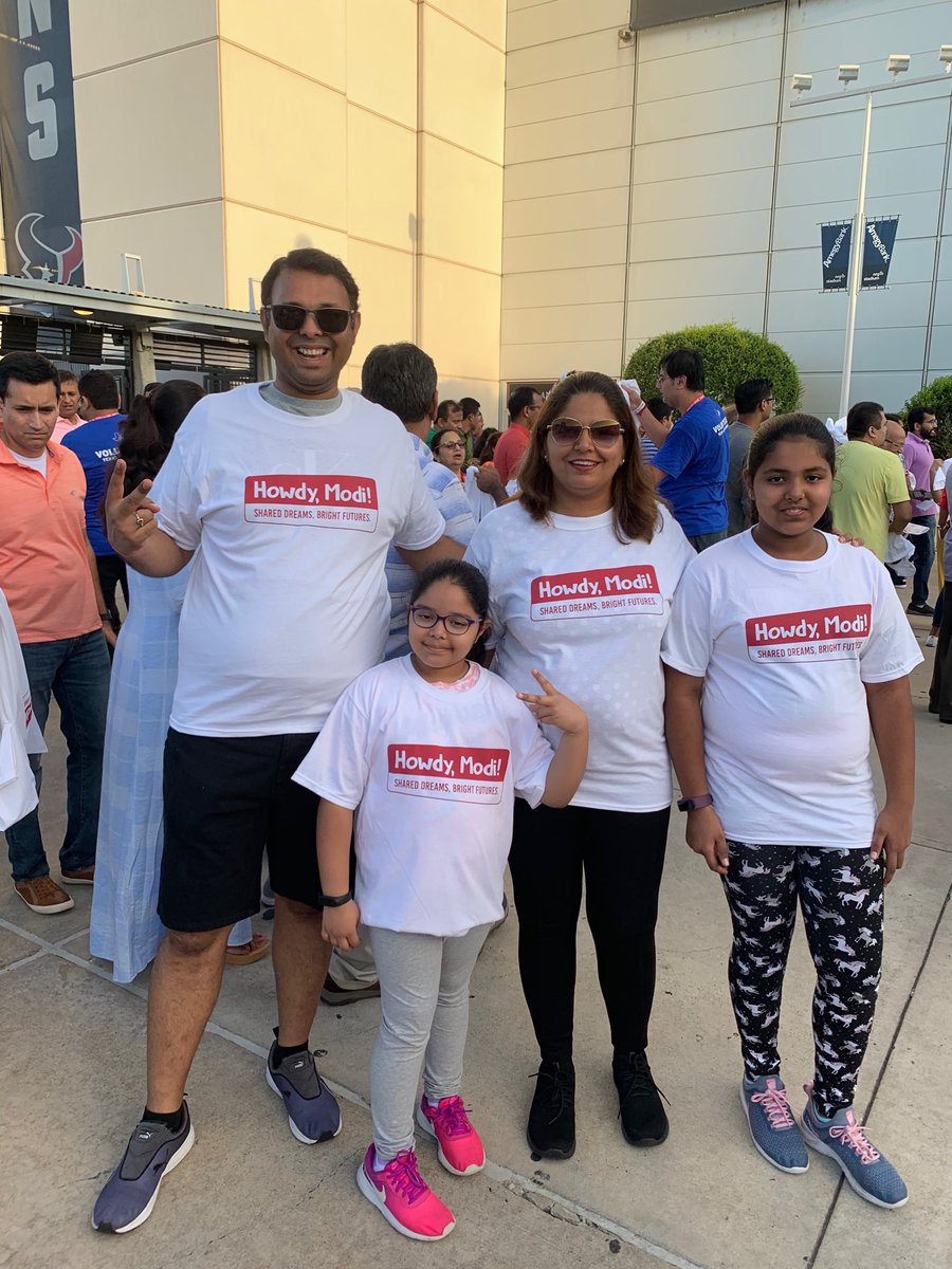 aashishleo's tweet photo. #HowdyModi Enjoying with my family... https://t.co/iff6h2D8FB